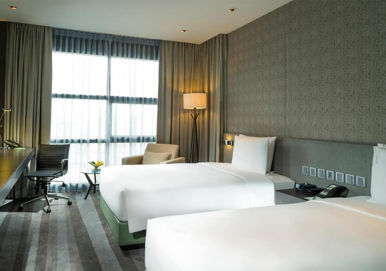 Holiday Inn Bangkok Sukhumvit By Ihg Екстер'єр фото