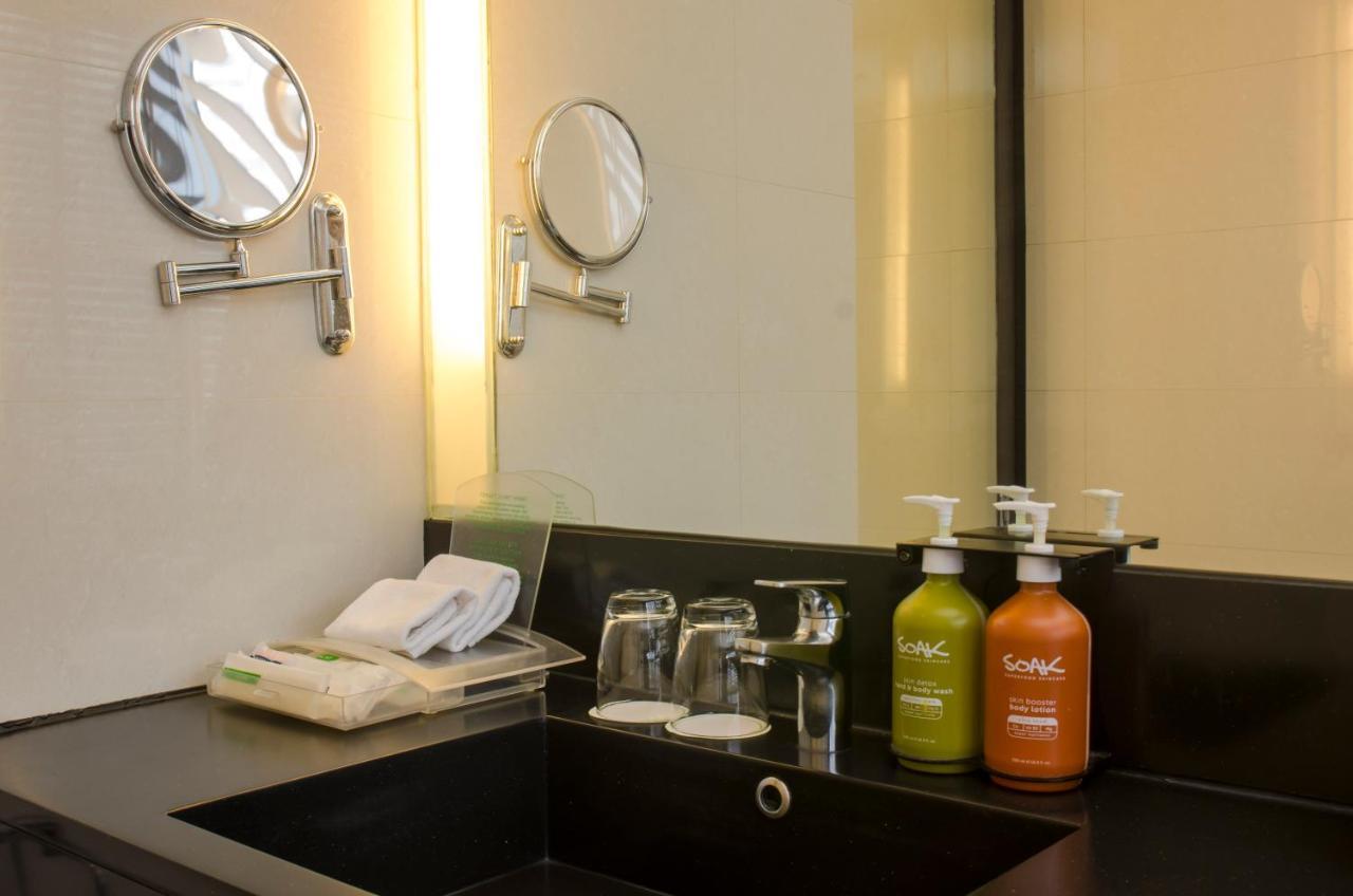 Holiday Inn Bangkok Sukhumvit By Ihg Екстер'єр фото