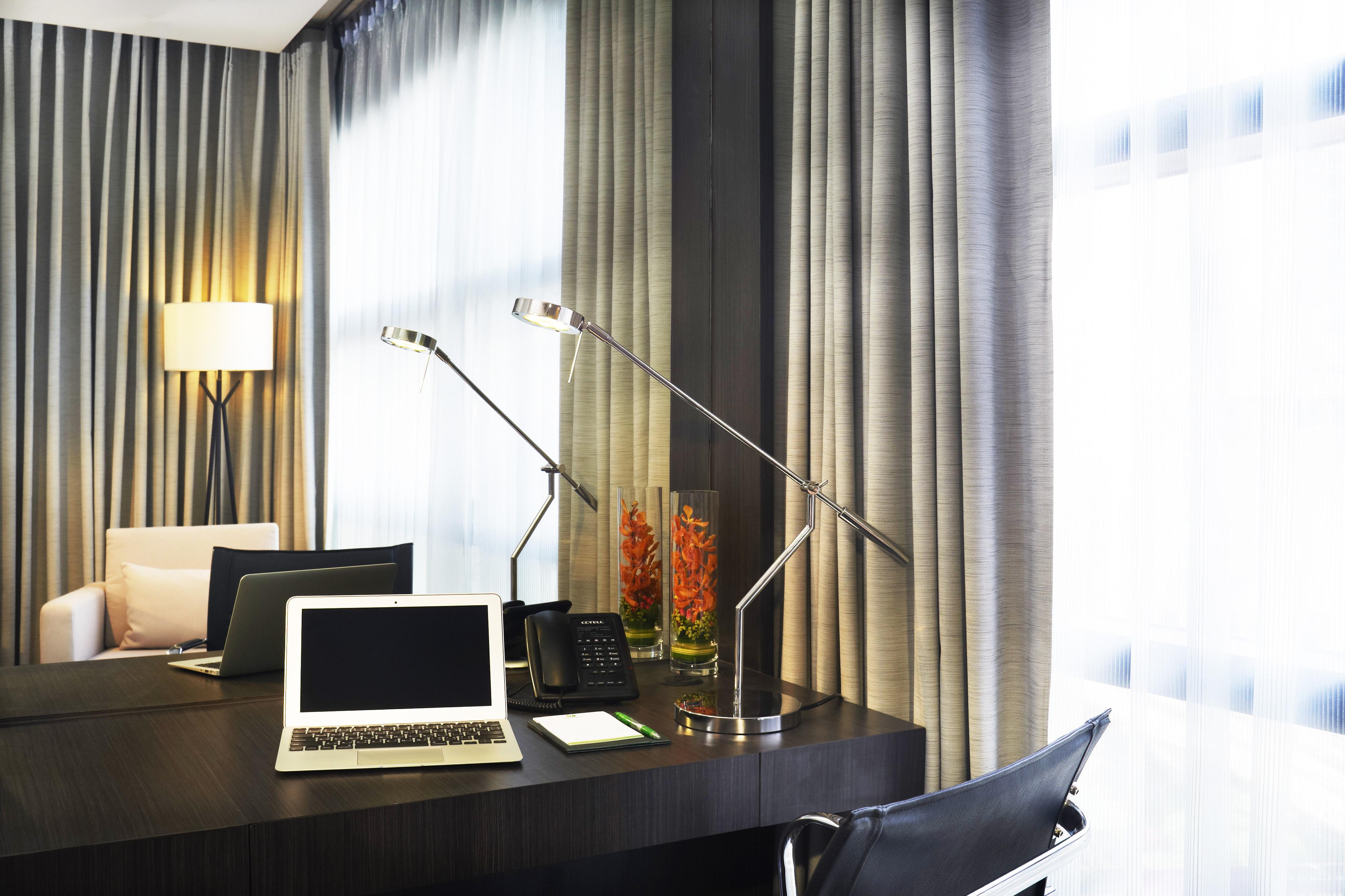Holiday Inn Bangkok Sukhumvit By Ihg Екстер'єр фото